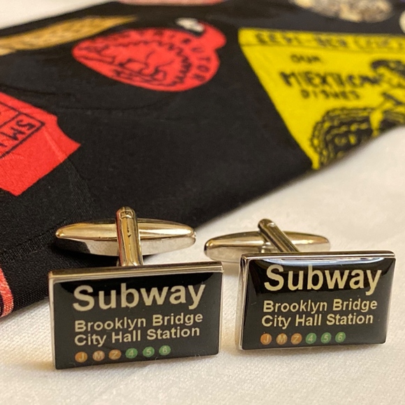 Nicole Miller NYC Tie and Brooklyn Cuff Links - Picture 1 of 4